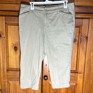 St. John’s Bay Khaki Women’s Capris